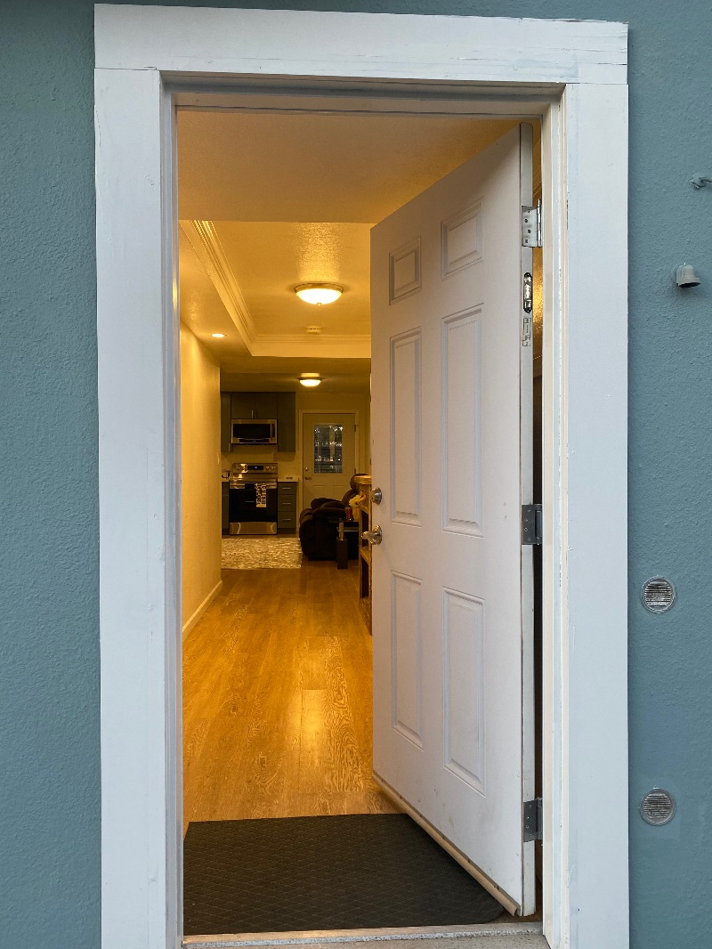 One Bedroom Oasis Near Hospitals - Photo 3