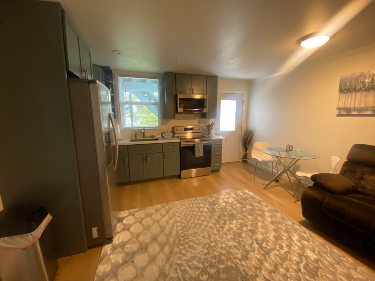One Bedroom Oasis Near Hospitals - Photo 5
