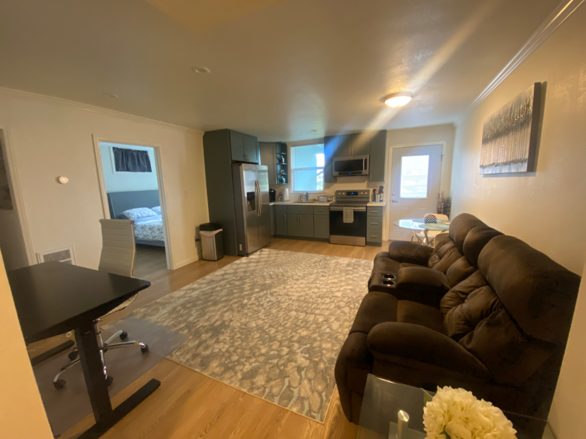 One Bedroom Oasis Near Hospitals - Photo 6