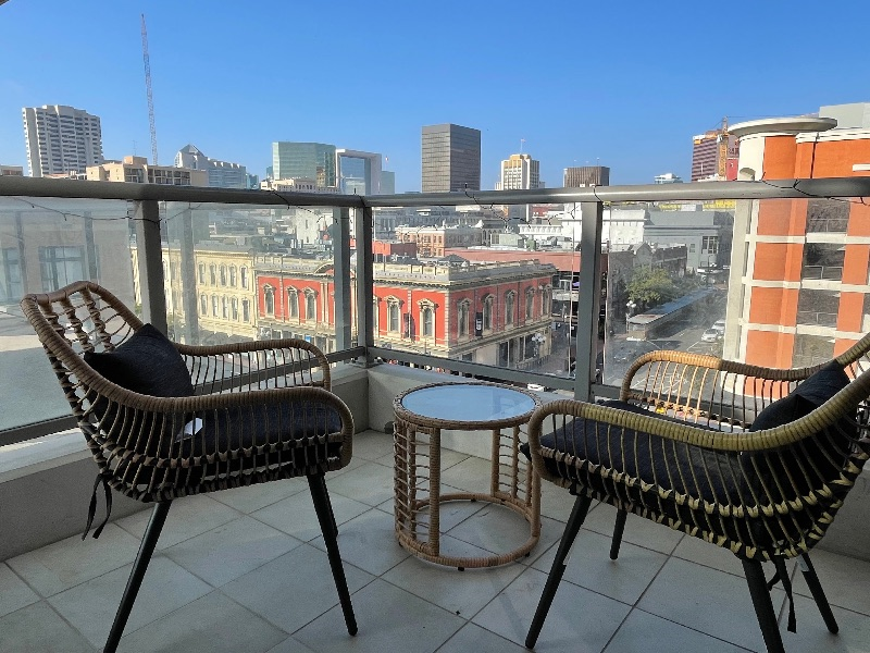 Luxury studio with a nice patio in heart of San Diego downtown - Photo 2