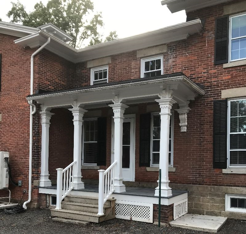 #1 - 1 BD apartment w/ private garage
