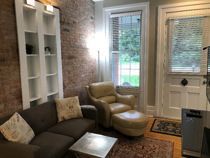 Apt 3 - Luxury 1 bedroom apt, close to 490/590