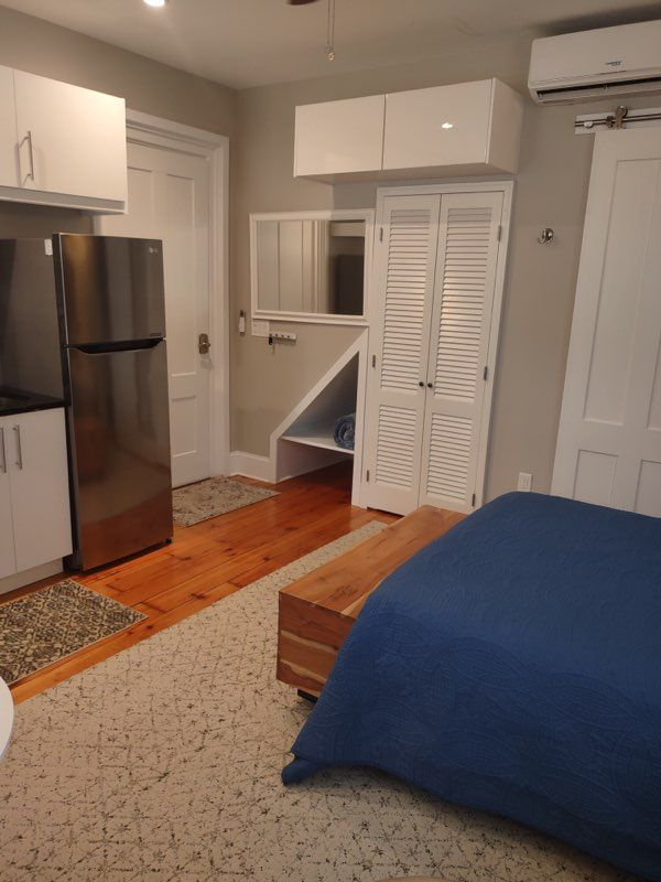 #1 - 1 BD apartment w/ private garage - Photo 2