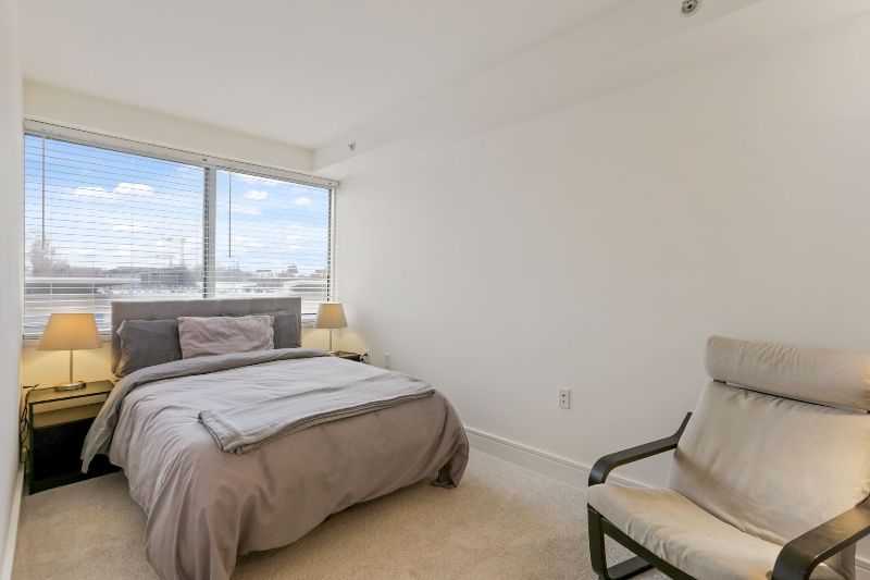 Modern Wharf condo & Garage parking included - Photo 11