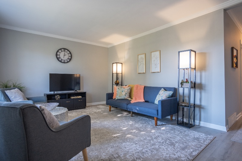 Bright and Sunny Mid Century Ranch - Photo 2