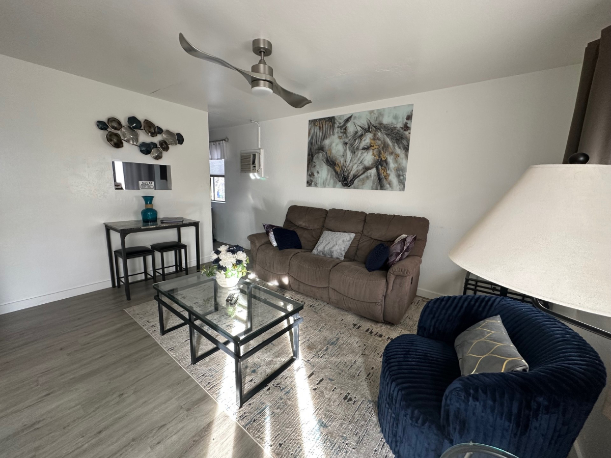 MULTIPLE NEW UNITS CLOSE TO HOSPITAL AND DOWNTOWN DOG FRIENDLY SOME WITH BACKYARD 1C