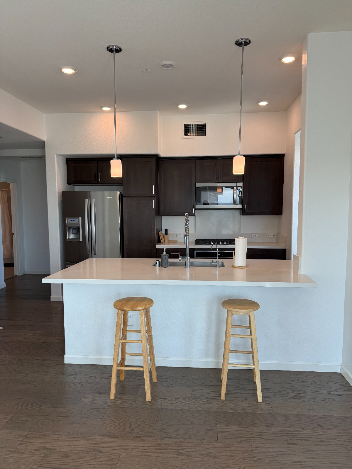 Room A in Luxury Condo with Views of San Jose - Photo 4