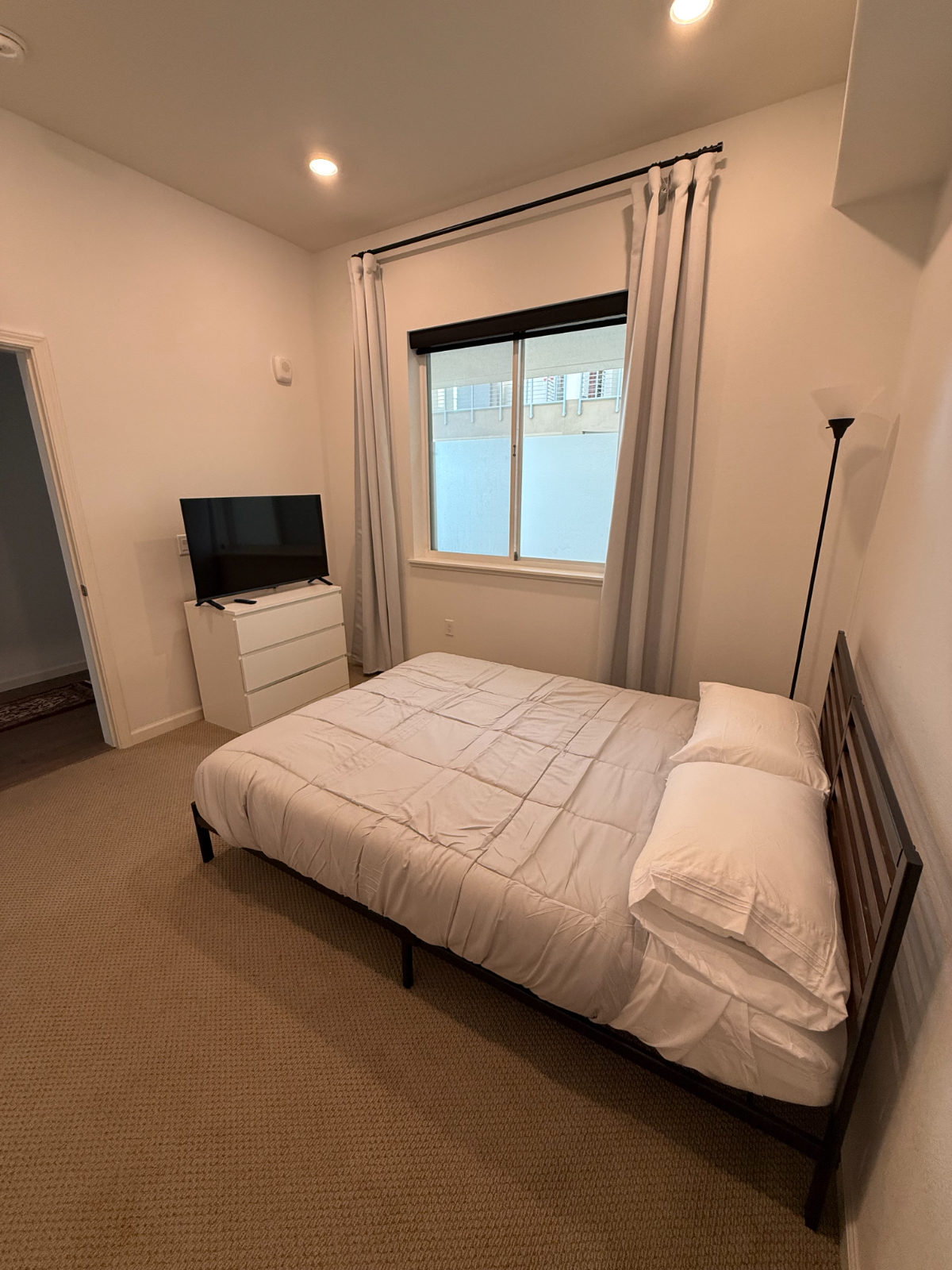 Room A in Luxury Condo with Views of San Jose - Photo 2
