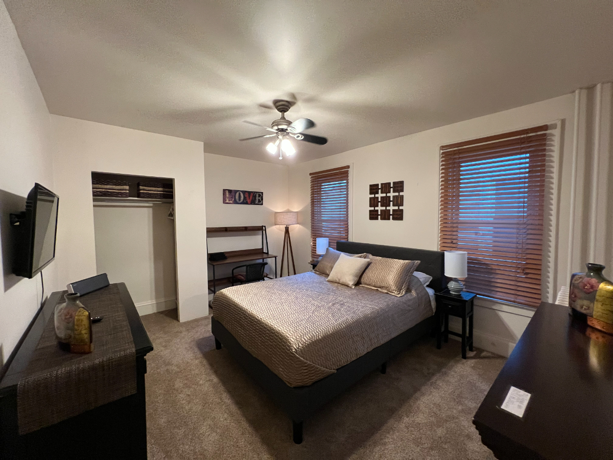 Beautiful, Furnished One Bedroom Apartment - Photo 11