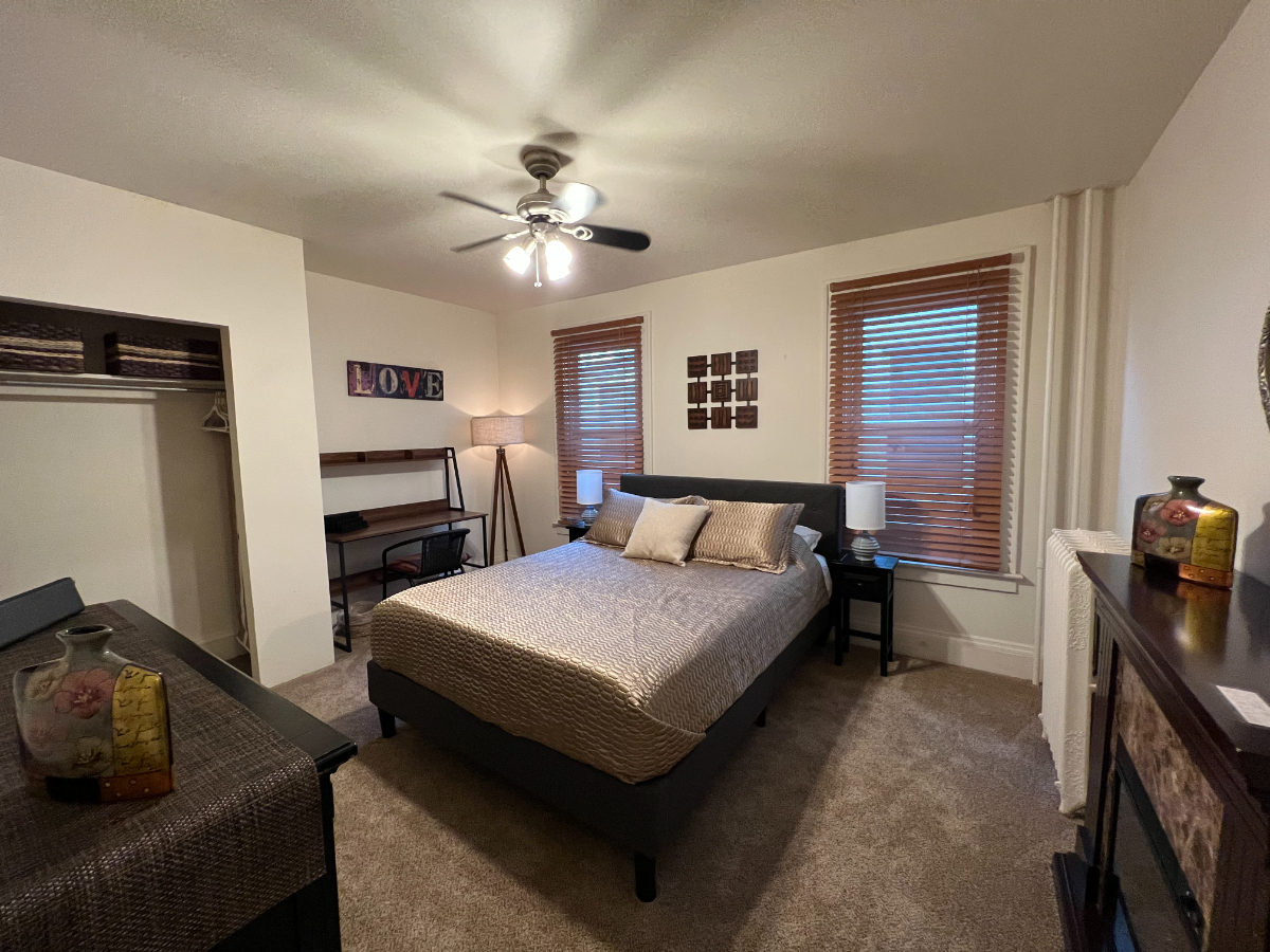 Beautiful, Furnished One Bedroom Apartment - Photo 12