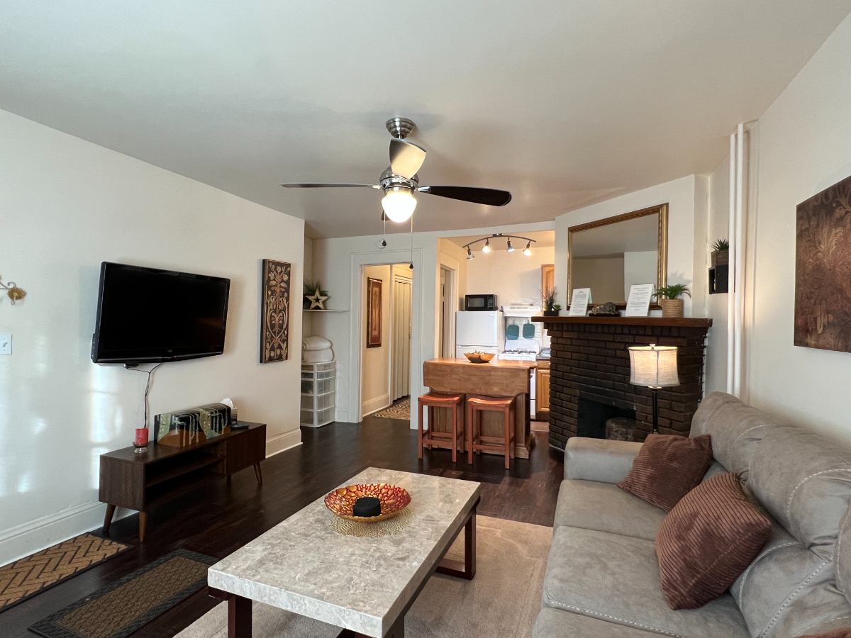 Beautiful, Furnished One Bedroom Apartment - Photo 8