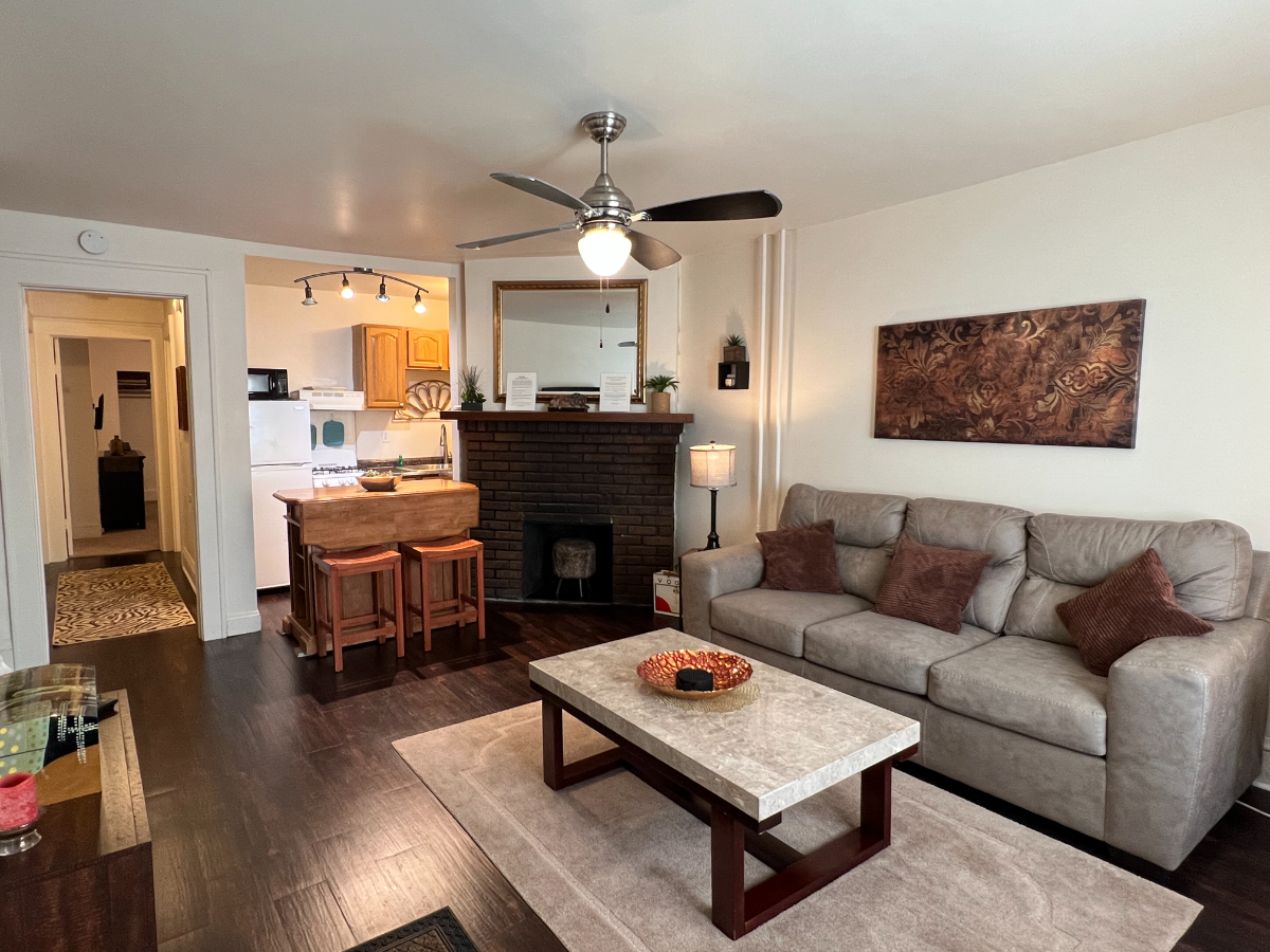 Beautiful, Furnished One Bedroom Apartment - Photo 9