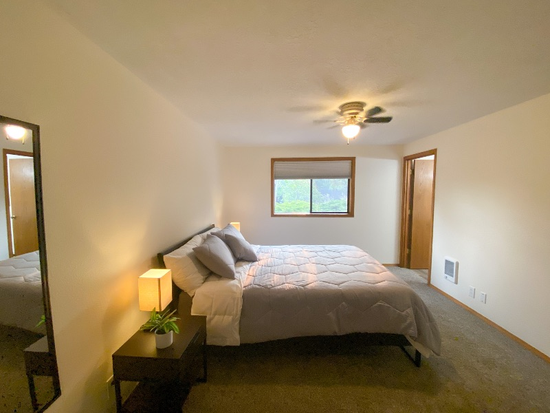 Cozy home within walking distance to Hospital - Photo 5