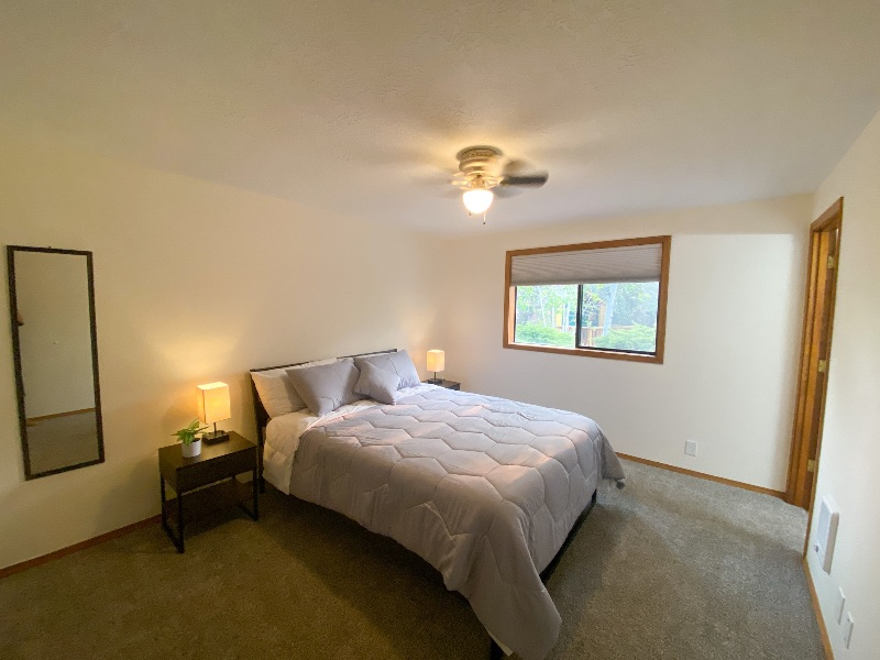 Cozy home within walking distance to Hospital - Photo 6