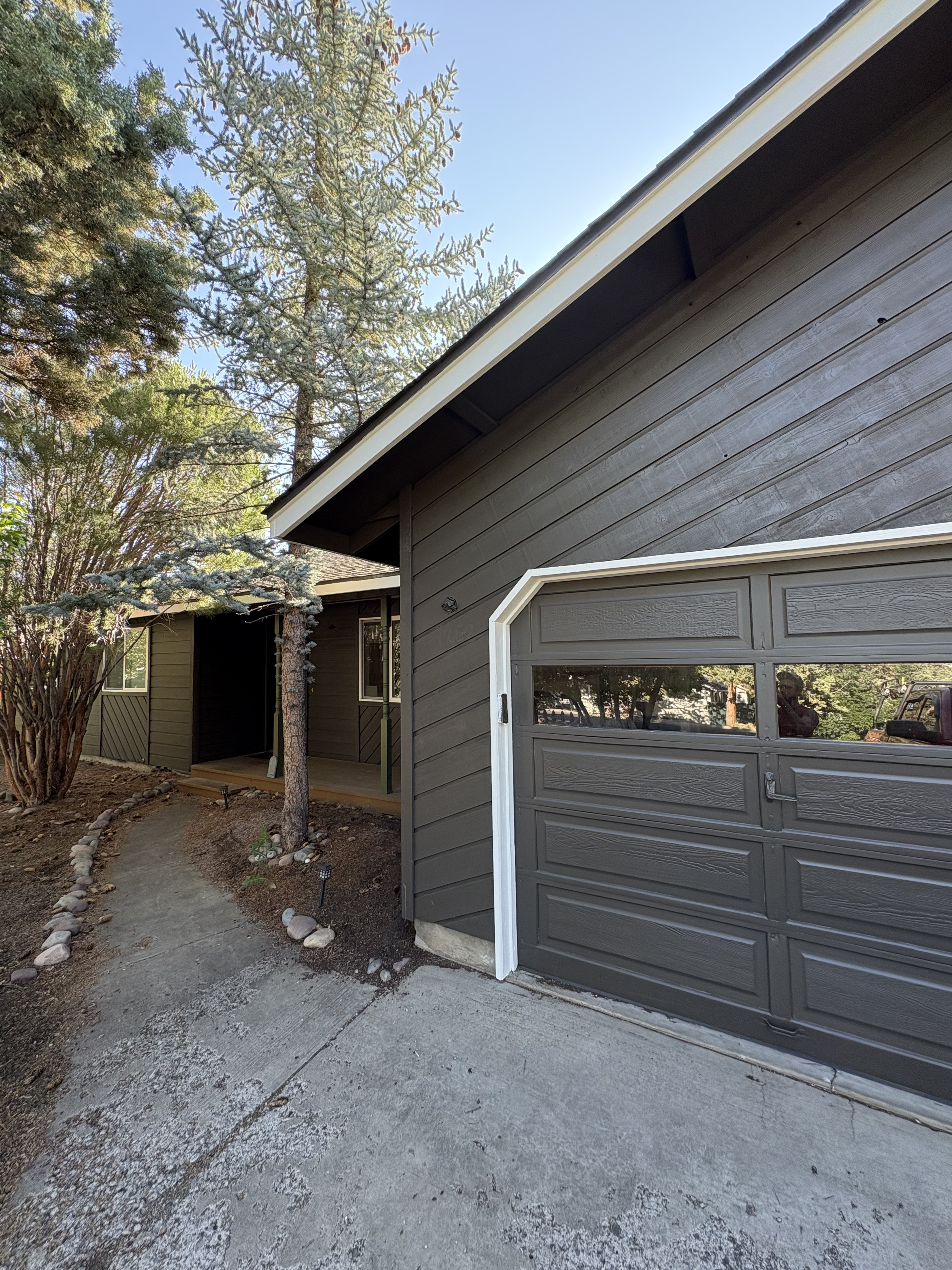 Cozy home within walking distance to Hospital - Photo 2
