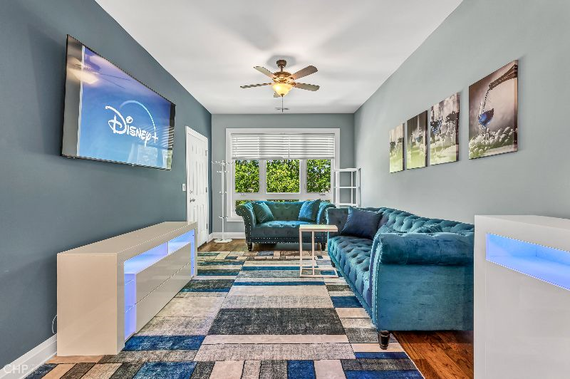 Brand New Vibrant Apartment with Deck