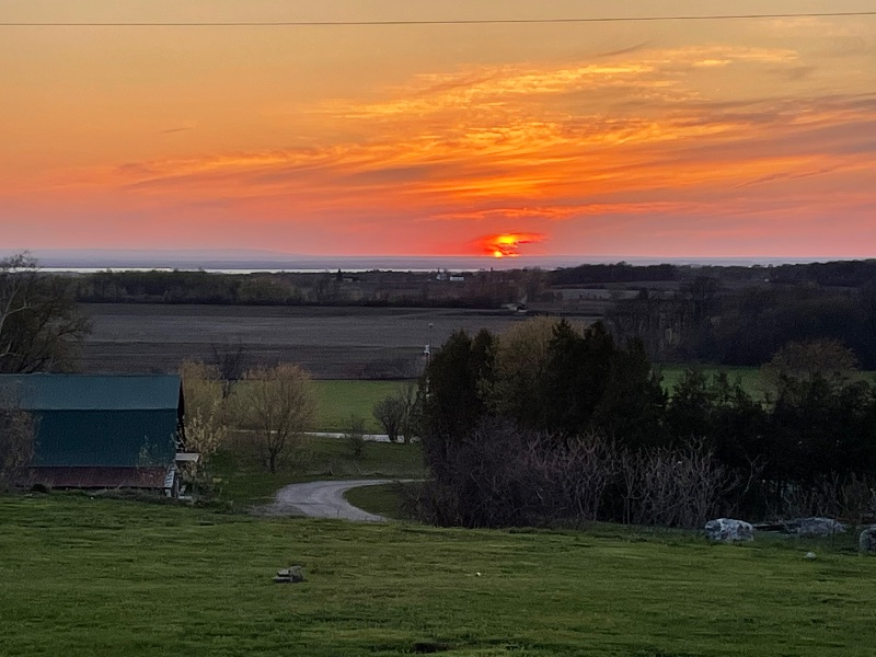 Beautiful Sunsets over Lake Champlain Efficiency Style 1 Bedroom APT - Photo 3