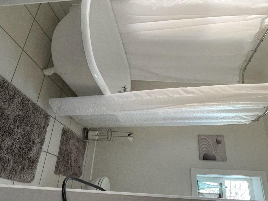 Beautiful and Private Suite with Attached Bathroom - Convenient to Hospitals - Photo 11