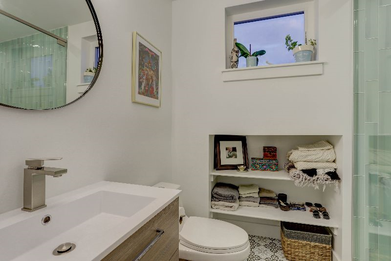 New mother-in-law apartment w/ private parking