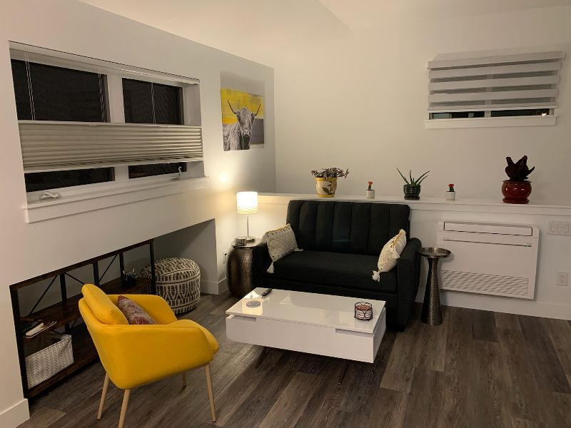 New mother-in-law apartment w/ private parking - Photo 7