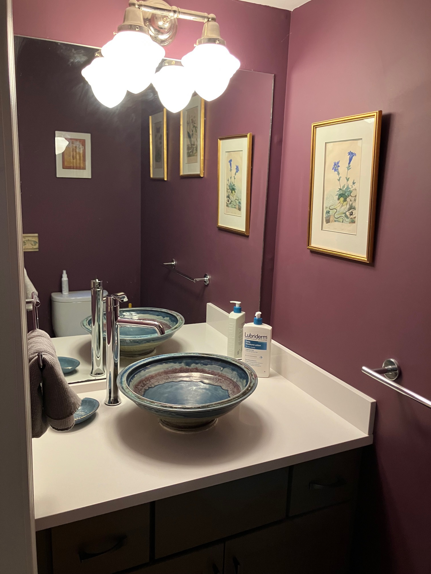 Spacious Room in Quiet Safe condo, great location! - Photo 7