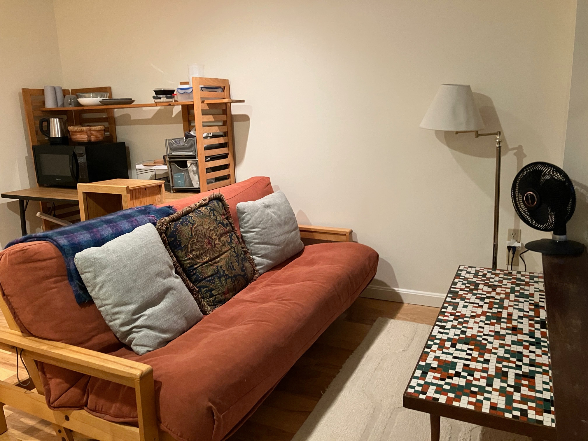 Spacious Room in Quiet Safe condo, great location! - Photo 3