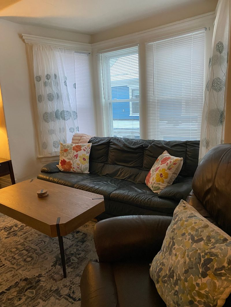 Sunny large one bedroom apartment - Photo 3