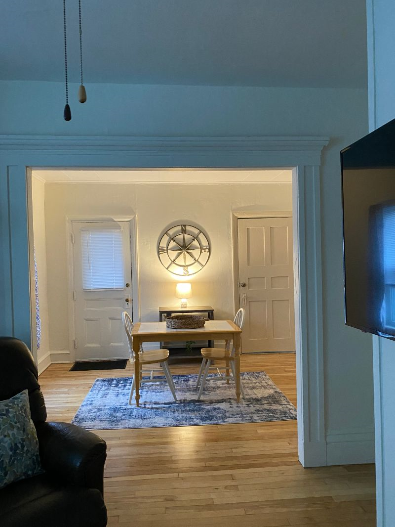 Sunny large one bedroom apartment - Photo 9