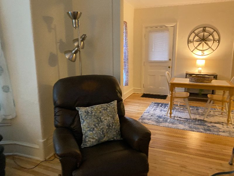 Sunny large one bedroom apartment - Photo 4