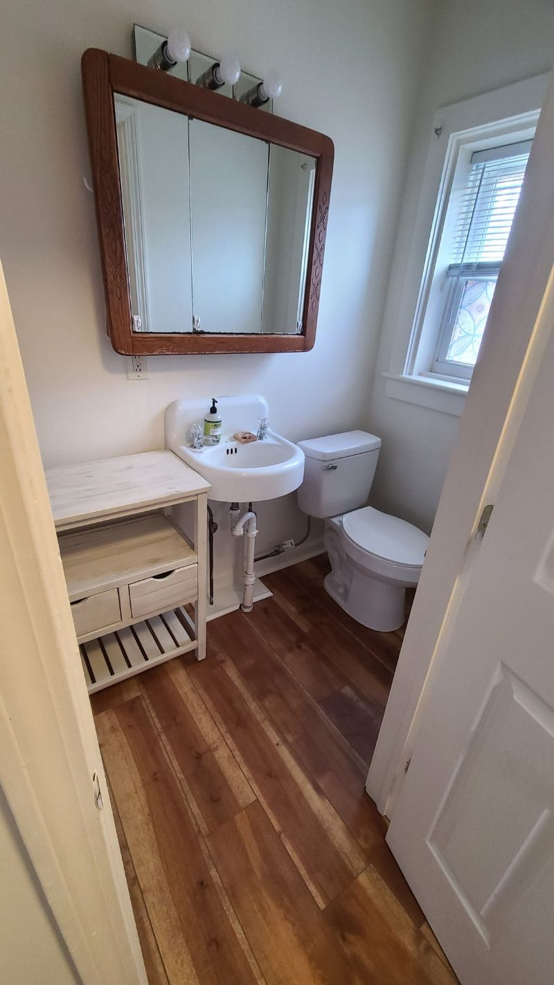 Sunny large one bedroom apartment - Photo 10