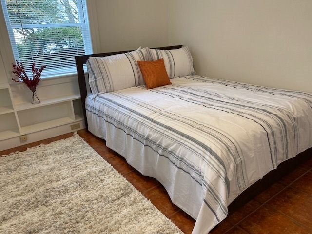 Charming Pet Friendly 1 Bedroom Garden Apartment - Photo 4
