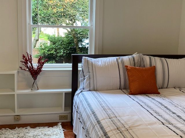 Charming Pet Friendly 1 Bedroom Garden Apartment - Photo 3