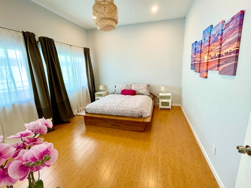 2BR/1ba PENTHOUSE UNIT in quiet building - Photo 3