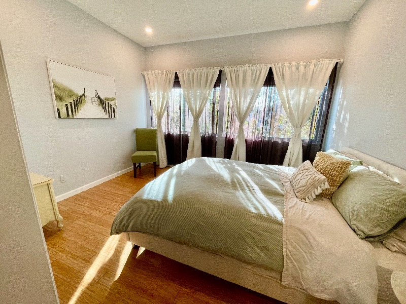 2BR/1ba PENTHOUSE UNIT in quiet building - Photo 5