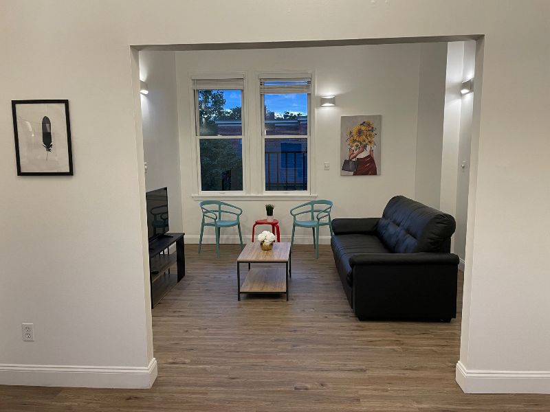 2 Bed / 1 Bath newly renovated apartment with Parking -Manchester - Photo 2