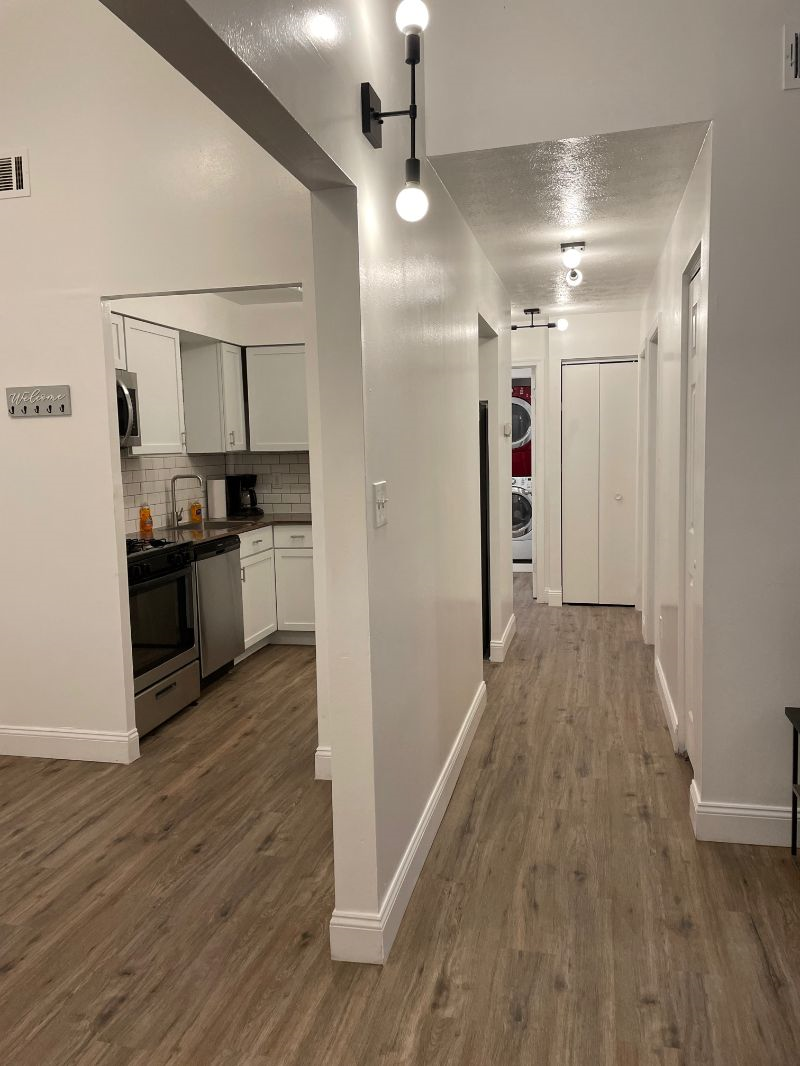 2 Bed / 1 Bath newly renovated apartment with Parking -Manchester - Photo 10