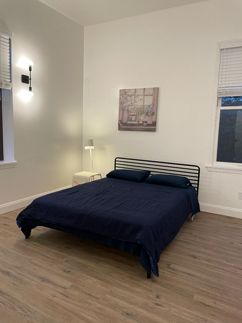 2 Bed / 1 Bath newly renovated apartment with Parking -Manchester - Photo 11