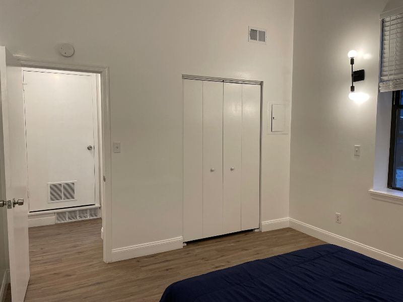 2 Bed / 1 Bath newly renovated apartment with Parking -Manchester - Photo 12