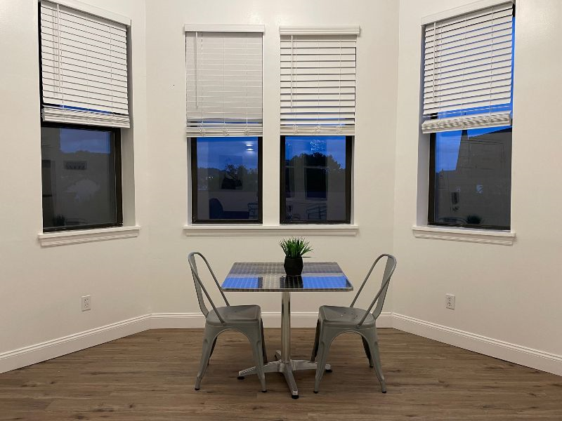 2 Bed / 1 Bath newly renovated apartment with Parking -Manchester - Photo 4