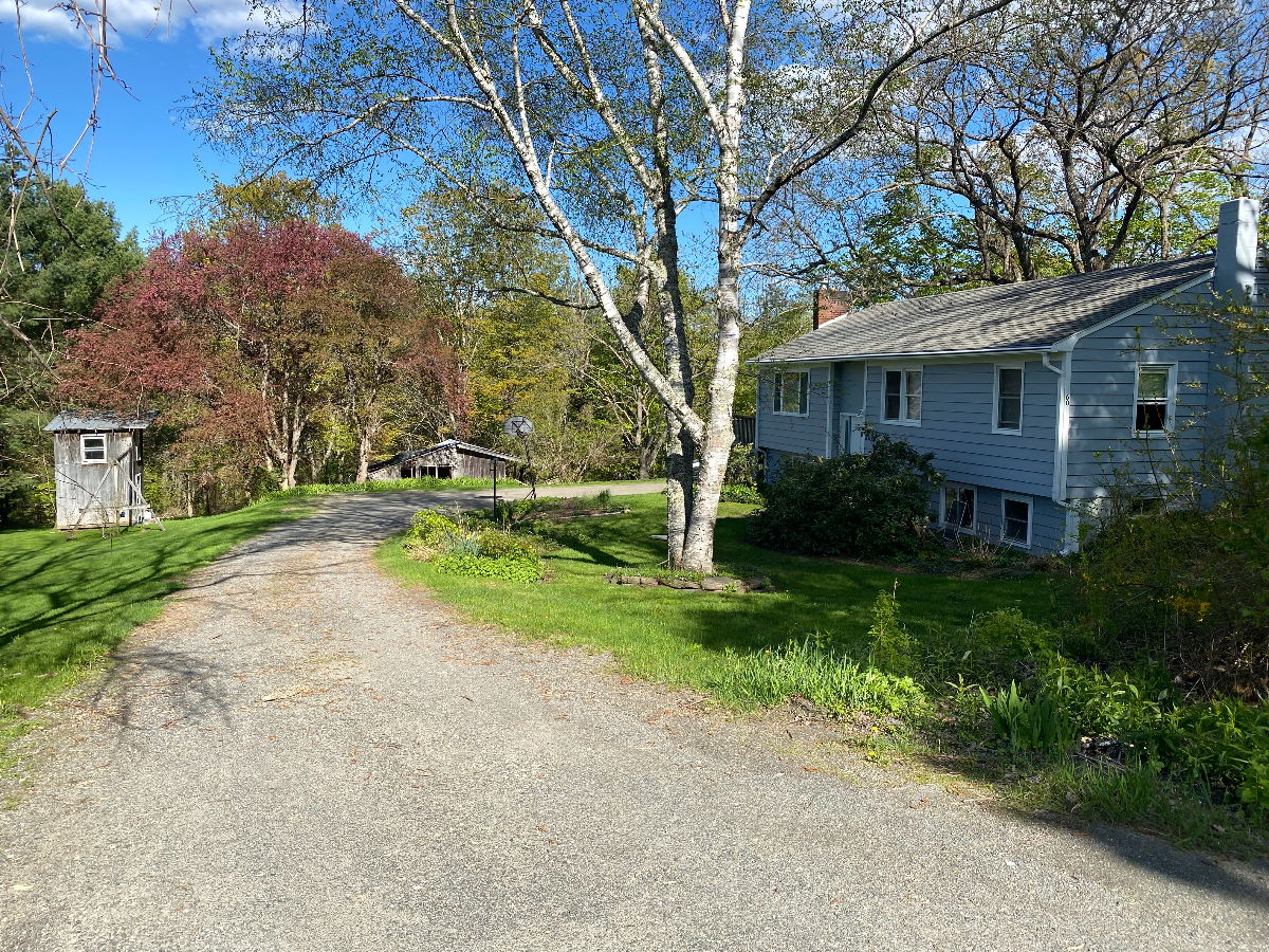 2 Bed, 2 Bath Beautiful rural setting close to town. - Photo 2