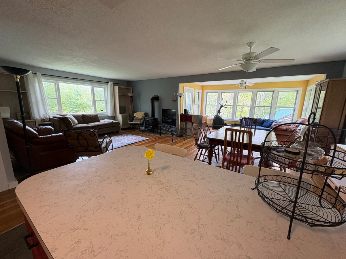 2 Bed, 2 Bath  Beautiful rural setting close to town. - Photo 8