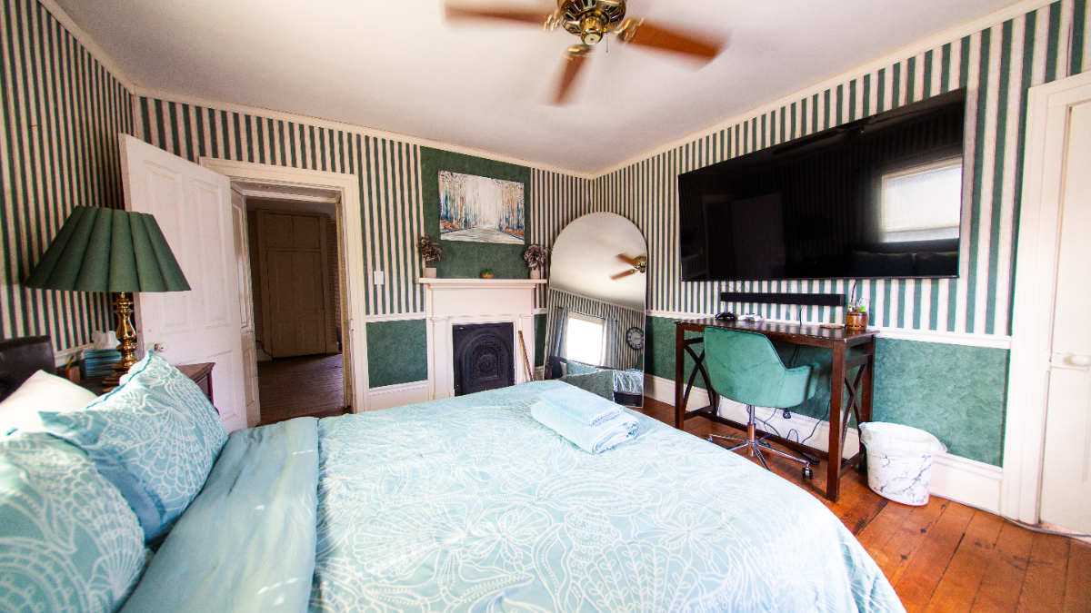 Historical Henrietta House by Mt Cottages - Photo 2