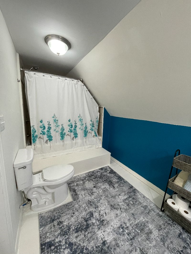 private suite close to town - Photo 2