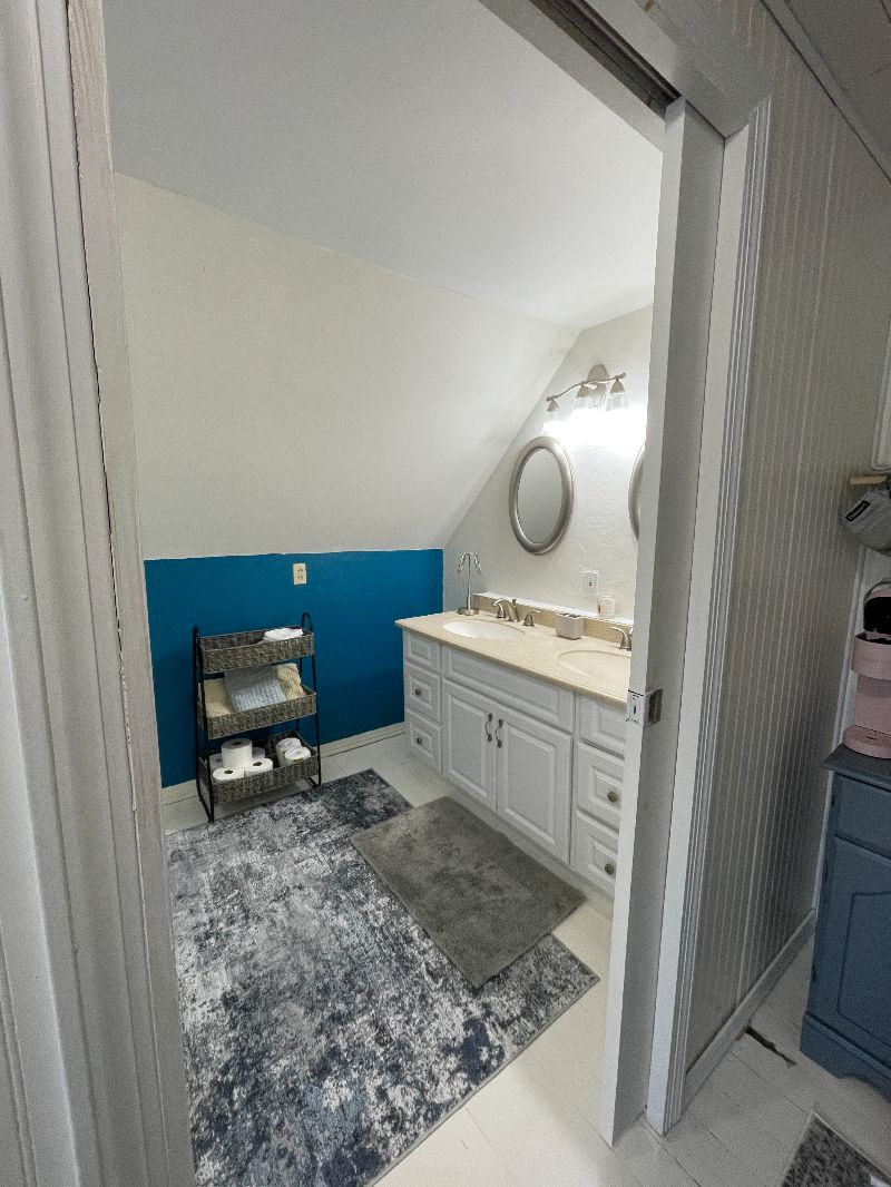 private suite close to town - Photo 3