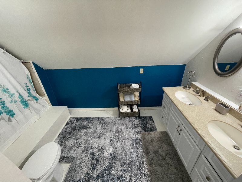 private suite close to town - Photo 4