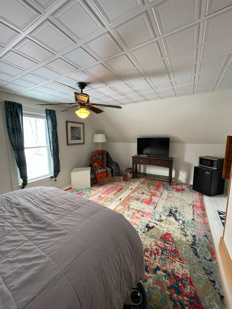 private suite close to town - Photo 6