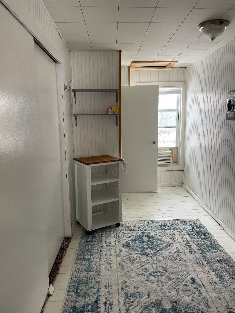 private suite close to town - Photo 8