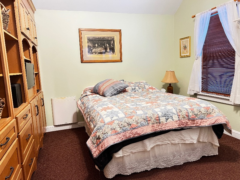 Tastefully Furnished 1 Bedroom Apartment w/Queen Bed & Pullout Sofa - Photo 11