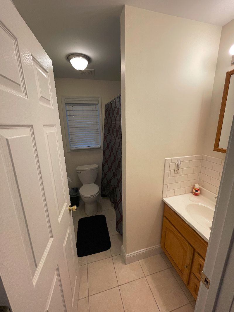 Cozy Apartment near Downtown apt C