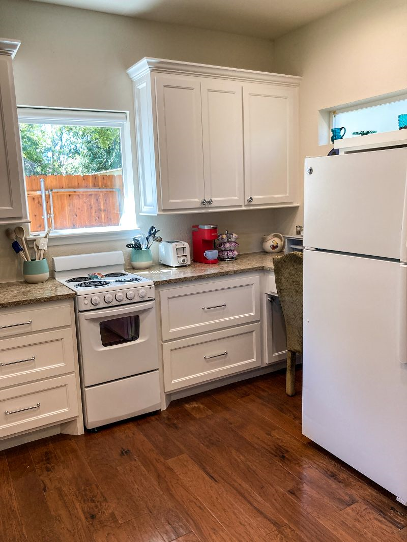 RN-owned property just minutes from UMC and Covenant *entire place* - Photo 6